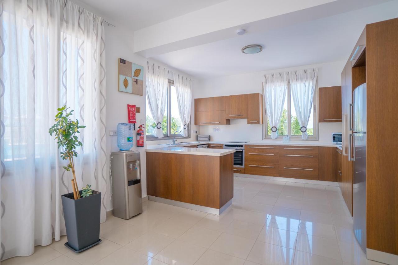Oniros By Prestige Bookings Peyia Esterno foto