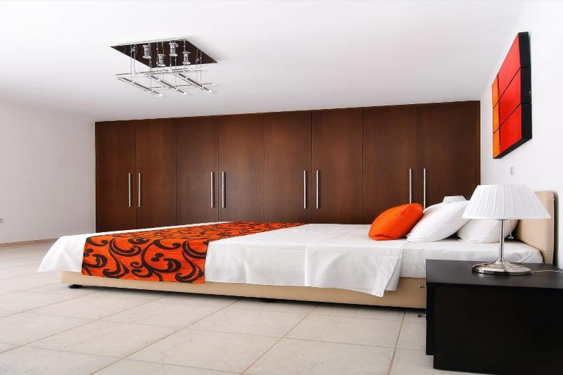 Oniros By Prestige Bookings Peyia Esterno foto