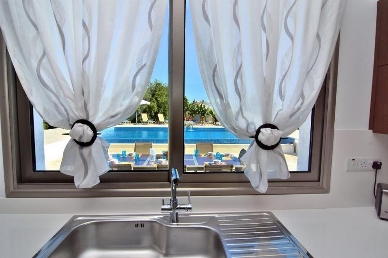 Oniros By Prestige Bookings Peyia Esterno foto